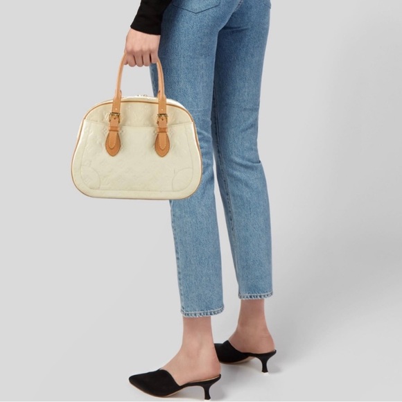 Louis Vuitton ‘Summit Drive Monogram Vernis’ handbag in Perle Buttercream - Picture 3 of 14